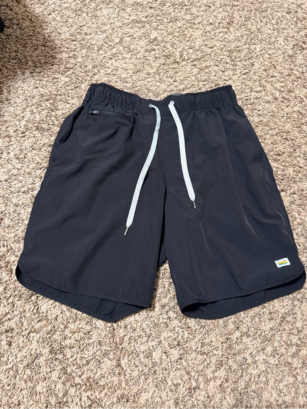 Vuori Men’s Black Drawstring Athletic Shorts with White Drawcord size small